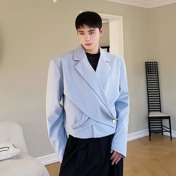 2023 Новый мужской короткий костюм с перекрещивающимся воротником, пальто в стиле пэчворк, Однотонный модный мужской блейзер, осенние темпераментные пальто