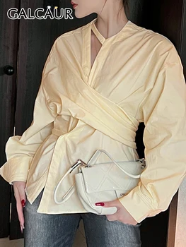 GALCAUR Асимметричные рубашки для женщин с V-образным вырезом, длинным рукавом, однотонная туника для похудения, свободная блузка с перекрещивающимися складками, женская весенняя новинка