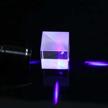 1 образец призмы светоделителя с использованием оптического эксперимента по голографической проекции изображения